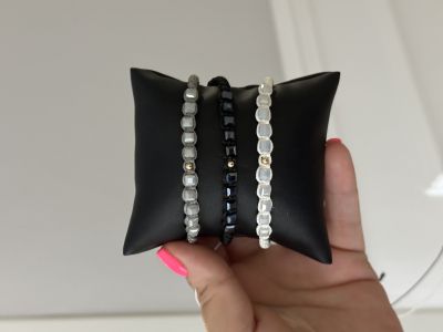 Гривна с 14к злато и стъклени мъниста